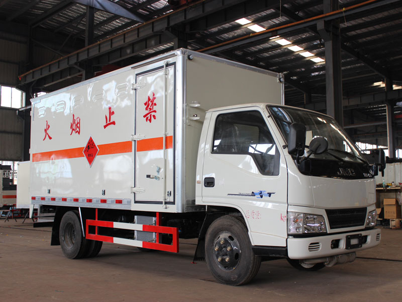 江鈴黃牌爆破器材車(chē)